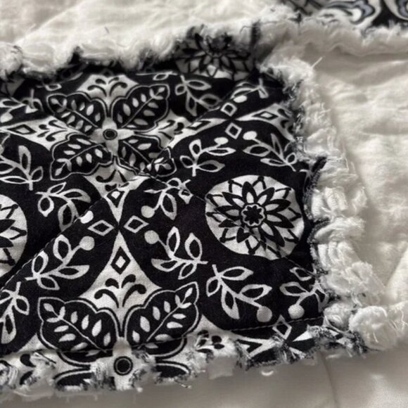 NWOT Handmade, black and white baby rag quilt - Picture 3 of 8